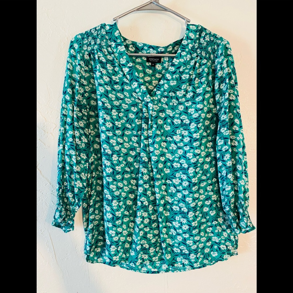 Jones & Co 3/4 sleeve blouse